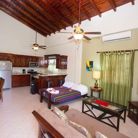 Caribbean Shores Bed & Breakfast Dangriga Exterior photo