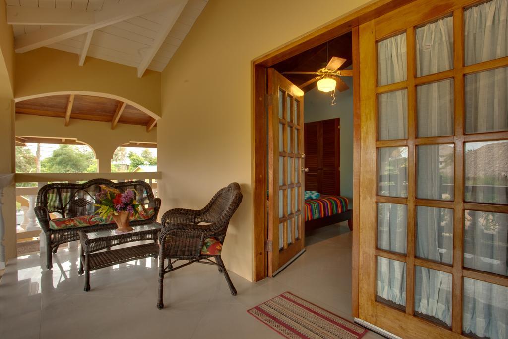 Caribbean Shores Bed & Breakfast Dangriga Room photo