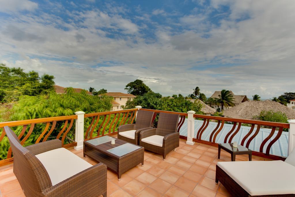 Caribbean Shores Bed & Breakfast Dangriga Exterior photo