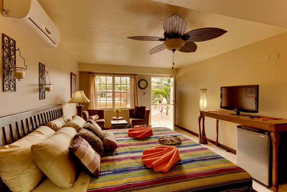 Caribbean Shores Bed & Breakfast Dangriga Exterior photo