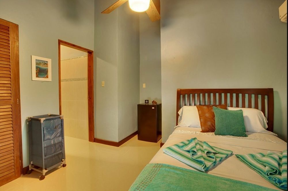 Caribbean Shores Bed & Breakfast Dangriga Exterior photo
