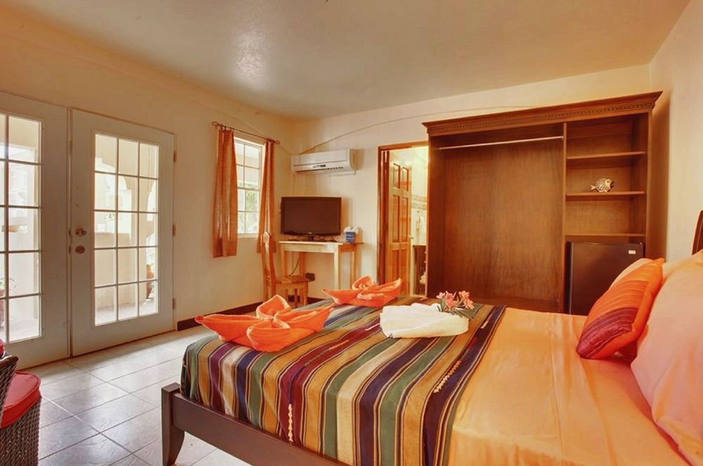 Caribbean Shores Bed & Breakfast Dangriga Exterior photo