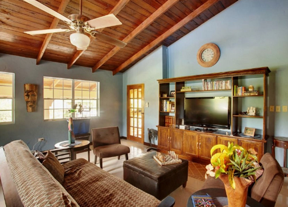 Caribbean Shores Bed & Breakfast Dangriga Exterior photo