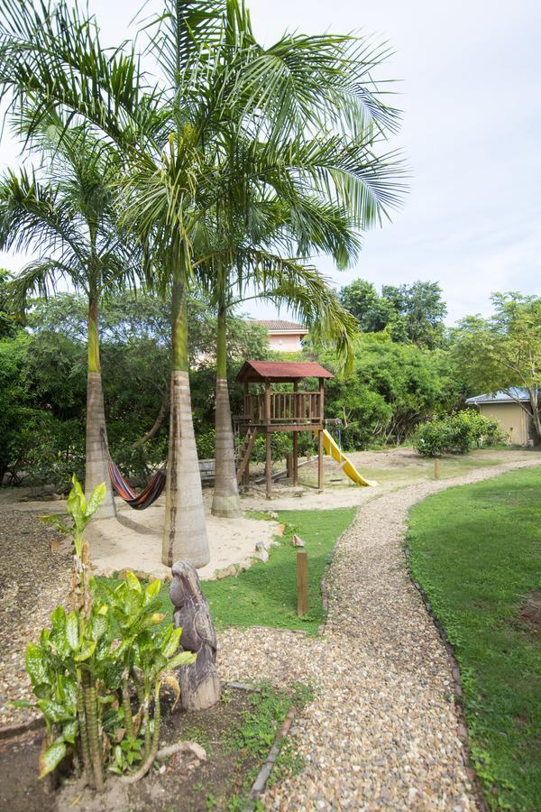 Caribbean Shores Bed & Breakfast Dangriga Exterior photo