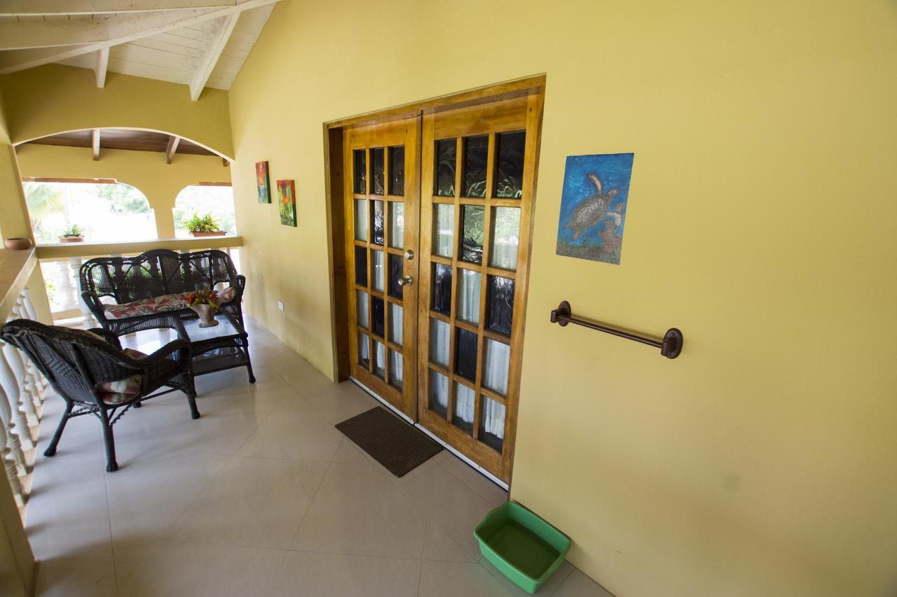 Caribbean Shores Bed & Breakfast Dangriga Exterior photo