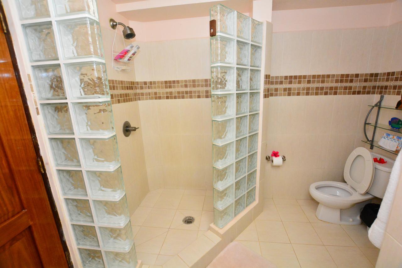 Caribbean Shores Bed & Breakfast Dangriga Exterior photo
