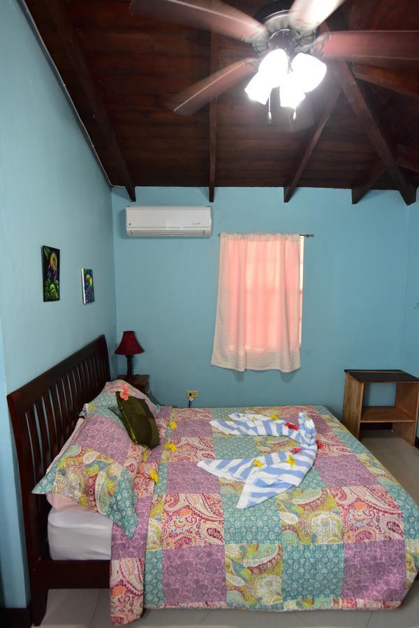 Caribbean Shores Bed & Breakfast Dangriga Exterior photo