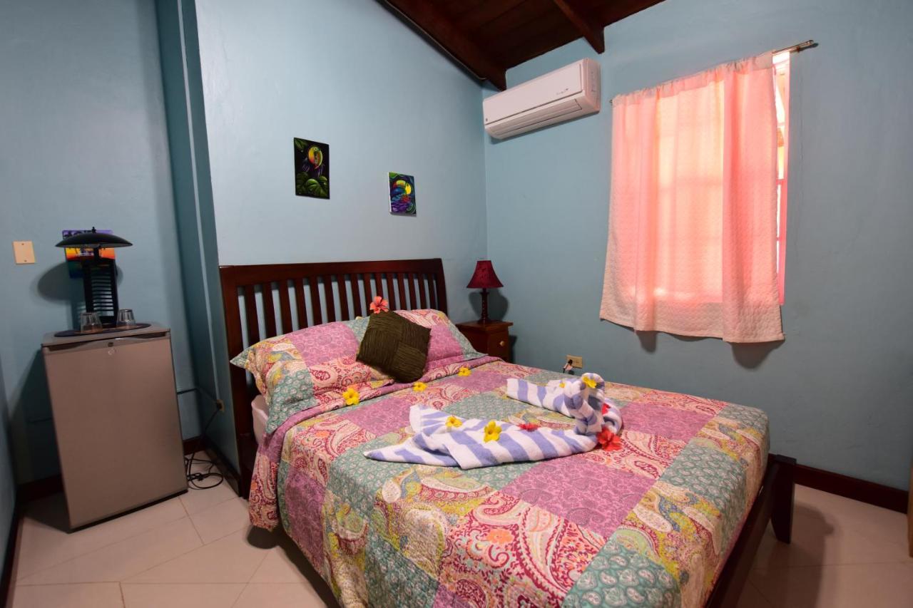Caribbean Shores Bed & Breakfast Dangriga Exterior photo