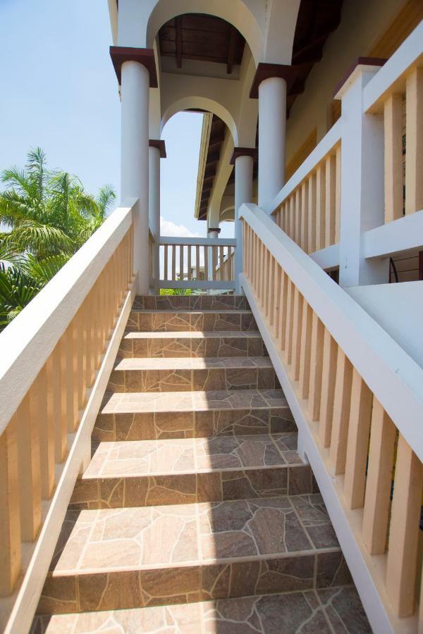 Caribbean Shores Bed & Breakfast Dangriga Exterior photo