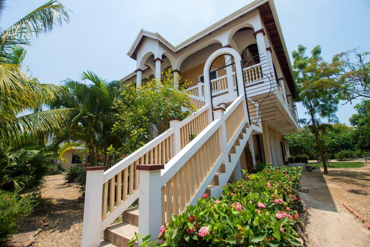 Caribbean Shores Bed & Breakfast Dangriga Exterior photo