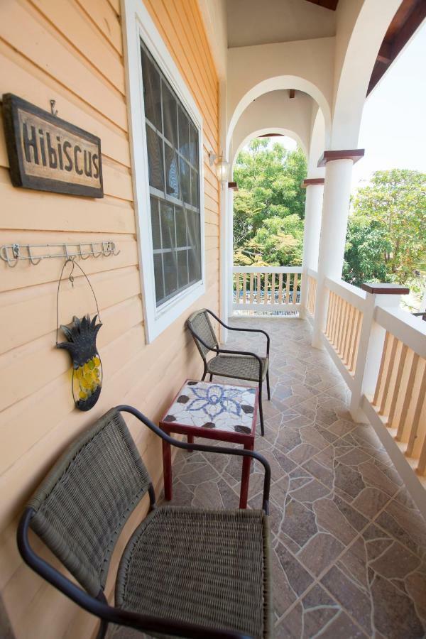 Caribbean Shores Bed & Breakfast Dangriga Exterior photo